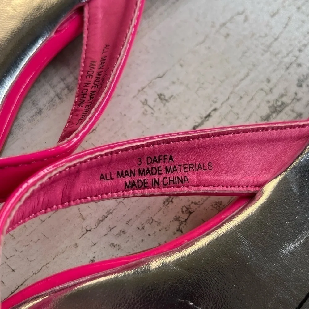 DOLCE VITA Daffa Sandals in Hot Pink Stella - Size 3 Youth